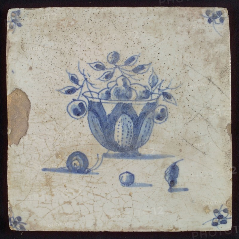White tile with blue fruit basket with snail, corner motif spider, wall tile tile sculpture ceramic earthenware glaze, baked 2x