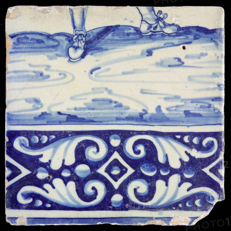 Tile, in blue on white, torso of soldier with armor, trousers and parts of two skewers, tile picture footage fragment ceramics