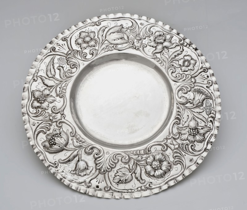 Silver dish, Dish dish holder silver, driven inserted engraved Round bowl with smooth flat and wide flat driven edge fine