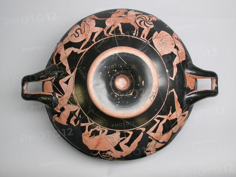 Kylix (Drinking Cup), 510/500 BC, Manner of the Epeleios Painter, Greek, Athens, Attica, terracotta, decorated in the red-figure technique, 14 × 40.3 × 31.1 cm (5 1/2  × 15 7/8 × 12 1/4 in.)