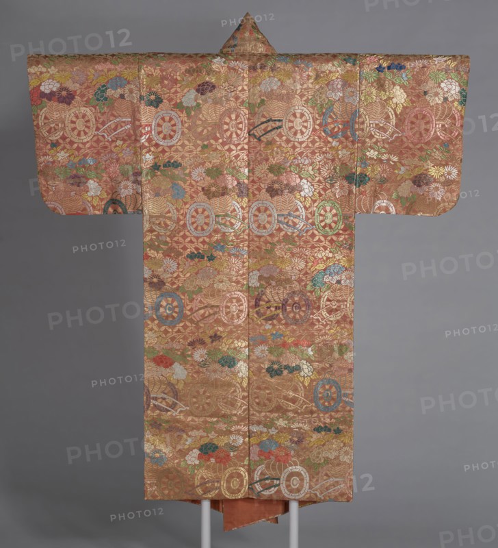 Atsuita karaori (Noh Costume), late Edo period (1789–1868), 1801/25, Japan, Silk and gold-leaf-over-lacquered-paper strips, warp-float faced 2:1 'Z' twill weave with supplementary patterning wefts, lined with silk, plain weave, dyed with safflower, beni, 176.4 × 144.5 cm (69 1/2 × 56 7/8 in.)