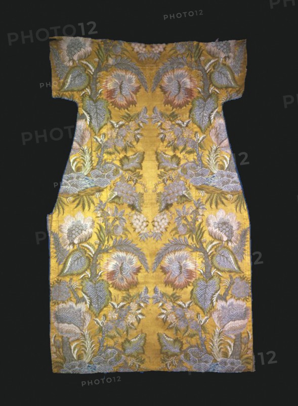 Panel, 1730s, France, Silk, silver-gilt-strips wound around silk fiber cores, warp-float faced 7:1 satin weave with supplementary brocading wefts, supplementary binding warps tying some self-patterning ground wefts in plain interlacings and self-patterned by areas of 1:3 twill interlacings, 85.9 × 54 cm (33 5/8 × 21 1/4 in.)