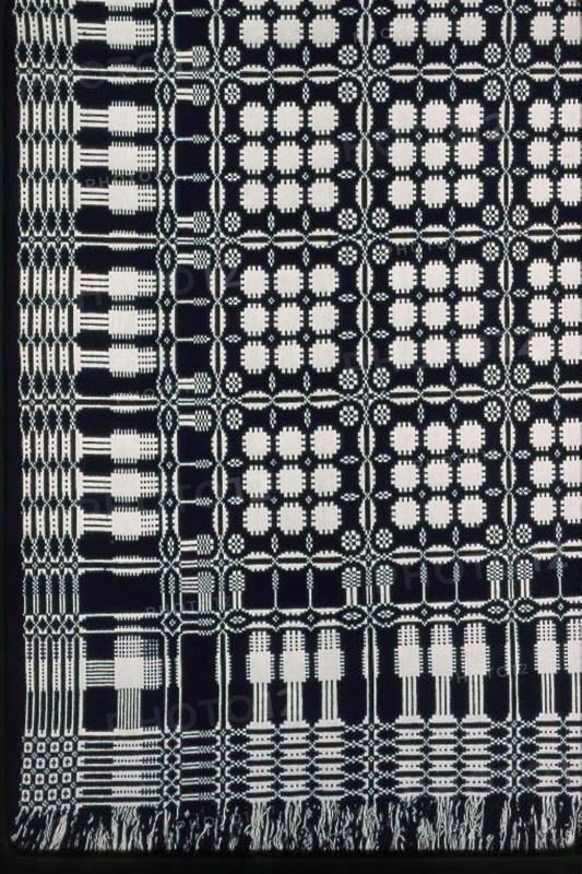 Coverlet, 1825/35, United States, Cotton and wool, plain weave double cloth, woven on loom with Jacquard attachment, two loom widths joined, 222.5 x 184.8 cm (87 1/2 x 72 3/4 in.)