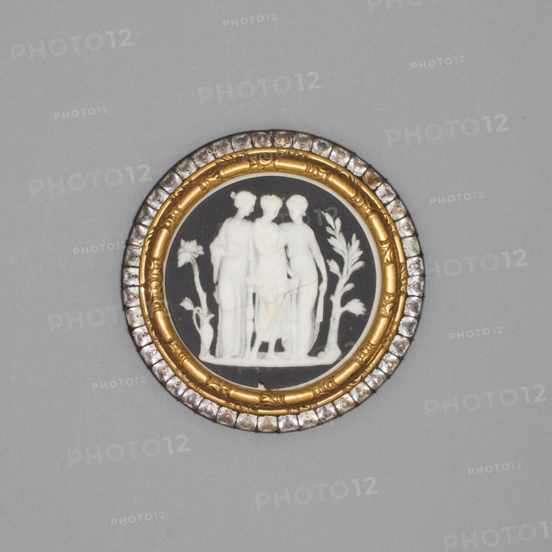 Cameo with Three Graces, Late 18th century, Wedgwood Manufactory, England, founded 1759, Burslem, Stoneware (jasperware), Diam. 4.1 cm (1 5/8 in.)