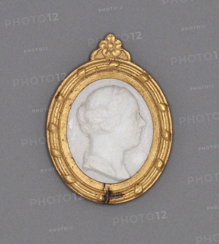 Cameo with Head of a Woman, Late 18th century, Wedgwood Manufactory, England, founded 1759, Burslem, Stoneware (jasperware), 4.9 × 4.8 cm (1 15/16 × 1 7/8 in.)