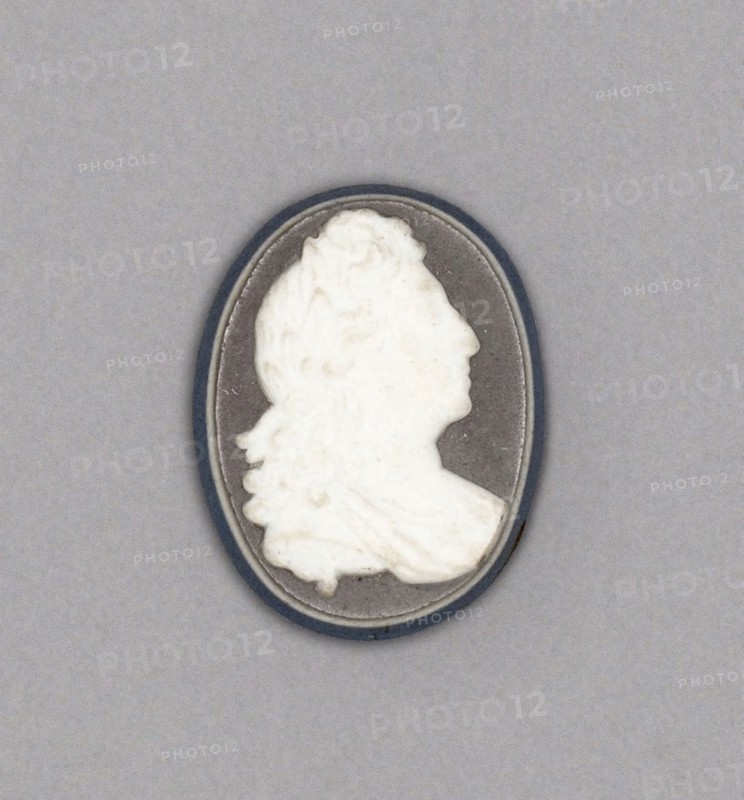 Cameo with Portrait of William III of England, Late 18th century, Wedgwood Manufactory, England, founded 1759, Burslem, Stoneware (jasperware), 1.9 × 1.4 × 0.6 cm (3/4 × 9/16 × 1/4 in.)