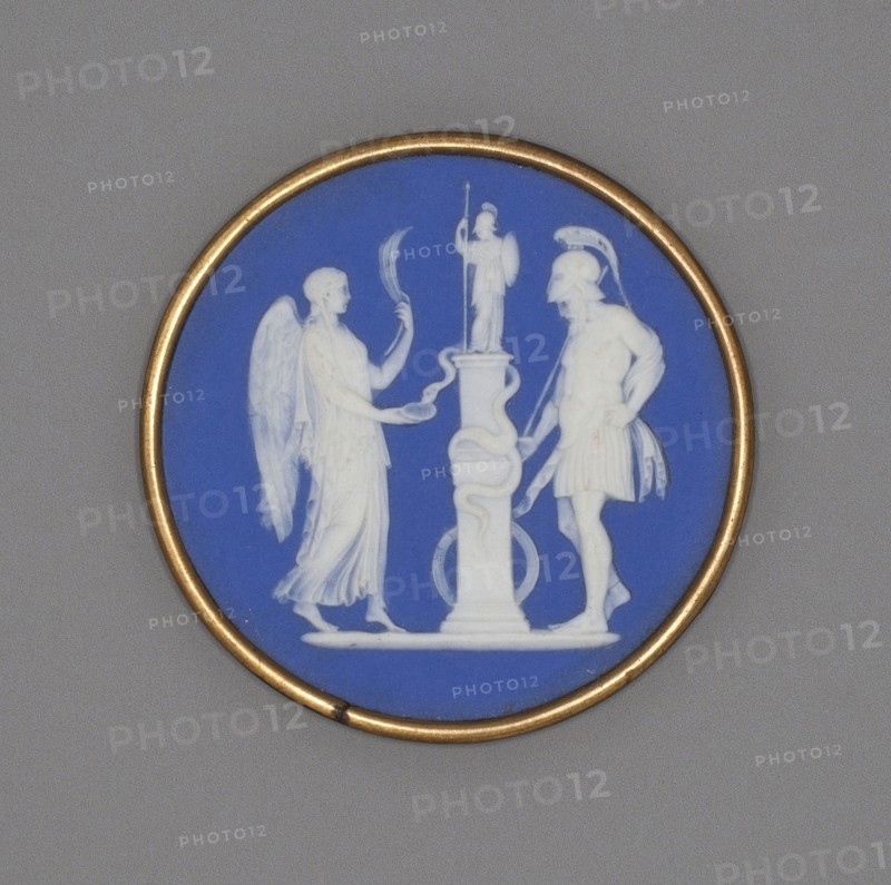 Medallion with Warrior and Priestess, Late 18th century, Wedgwood Manufactory, England, founded 1759, Burslem, Stoneware (jasperware), Diam. 6.4 cm (2 1/2 in.)