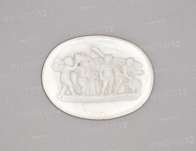 Medallion with Marriage of Cupid and Psyche, Late 18th century, Wedgwood Manufactory, England, founded 1759, Burslem, Stoneware (jasperware), 3.7 × 4.9 cm (1 7/16 × 1 15/16 in.)