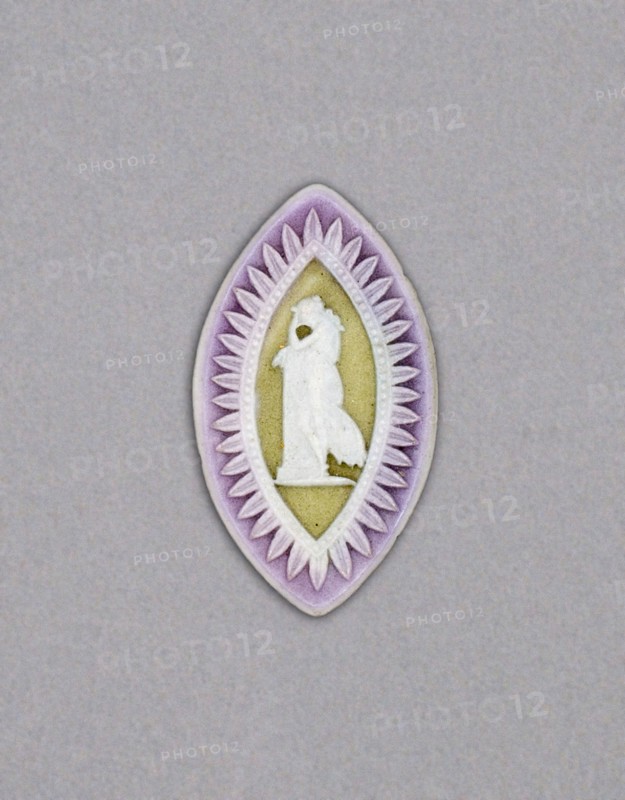 Cameo with Mourning Nymph, Late 18th century, Wedgwood Manufactory, England, founded 1759, Burslem, Stoneware (jasperware), 2.5 × 1.4 cm (1 × 9/16 in.)