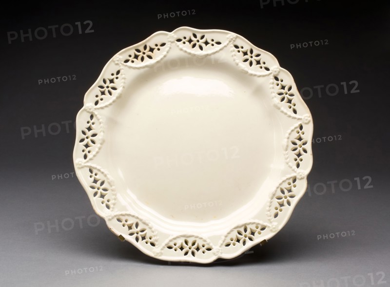 Plate, 1780/90, England, Leeds, Leeds, Lead-glazed earthenware (creamware), Diam. 24.1 cm (9 1/2 in.)