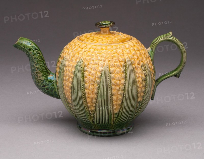 Teapot, 1750/70, England, Staffordshire, Staffordshire, Lead-glazed earthenware (creamware), H. 13.3 cm (5 1/4 in.)