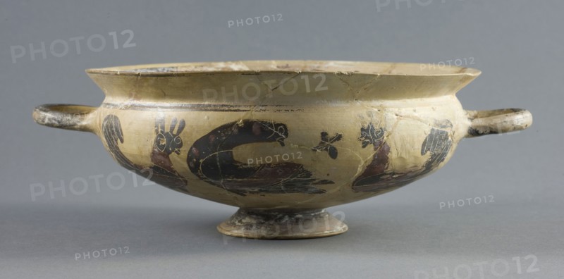 Kylix (Drinking Cup), about 560/550 BC, Greek, Corinth, Attributed to the Workshop of the Bird-frieze Painter, Corinth, terracotta, decorated in the black-figure technique, 7 × 22.9 × 17.5 cm (2 3/4 × 9 × 6 7/8 in.)