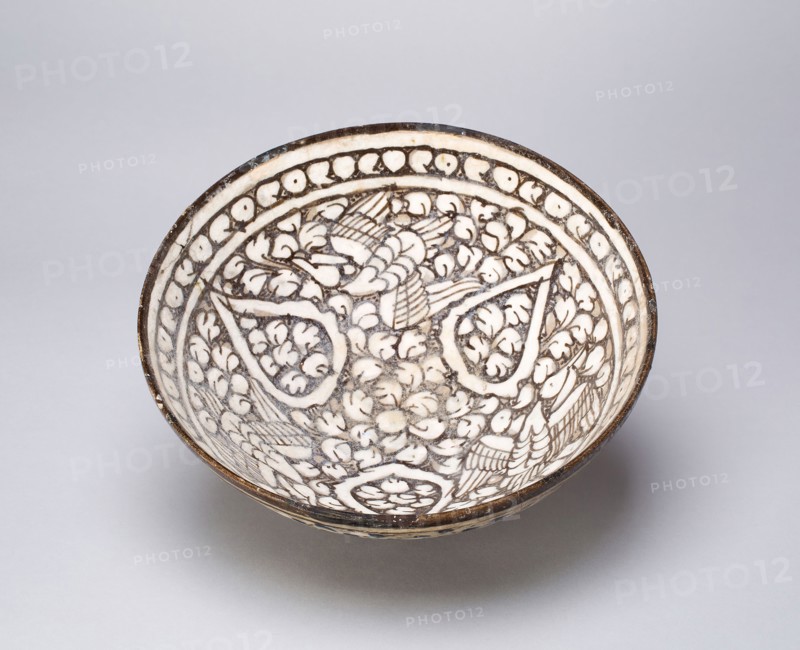 Bowl with Birds, Ilkhanid dynasty (1256–1353), late 13th/early 14th century, Iran, probably Kashan, Iran, Fritware painted with gray and white slips under a transparent glaze