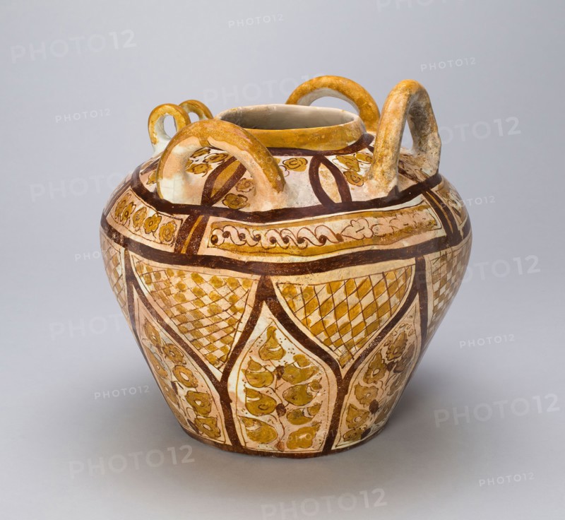 Jar, Abbasid Caliphate (750–1258), 9th century, Iraq, Samarra, Mesopotamia, Earthenware, lustre-painted overglaze decoration, H: 8 11/16 in. (22 cm), D: 10 1/4 in. (26 cm), H (to top of handle): 9 15/16 in. (25.2 cm)