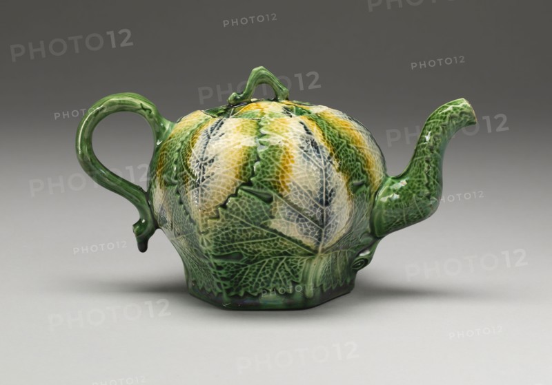 Teapot, 1760/75, England, Staffordshire, Staffordshire, Lead-glazed earthenware (creamware), 17.2 × 10.2 cm (6 3/4 × 4 in.)