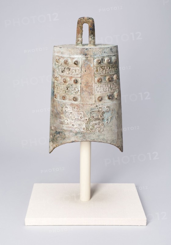 Loop Suspension Bell (Niuzhong), Eastern Zhou dynasty, Spring and Autumn period (770–481 B.C.), 8th/6th century B.C., China, Bronze, 34.8 × 19.9 cm (13 3/4 × 7 13/16 in.)