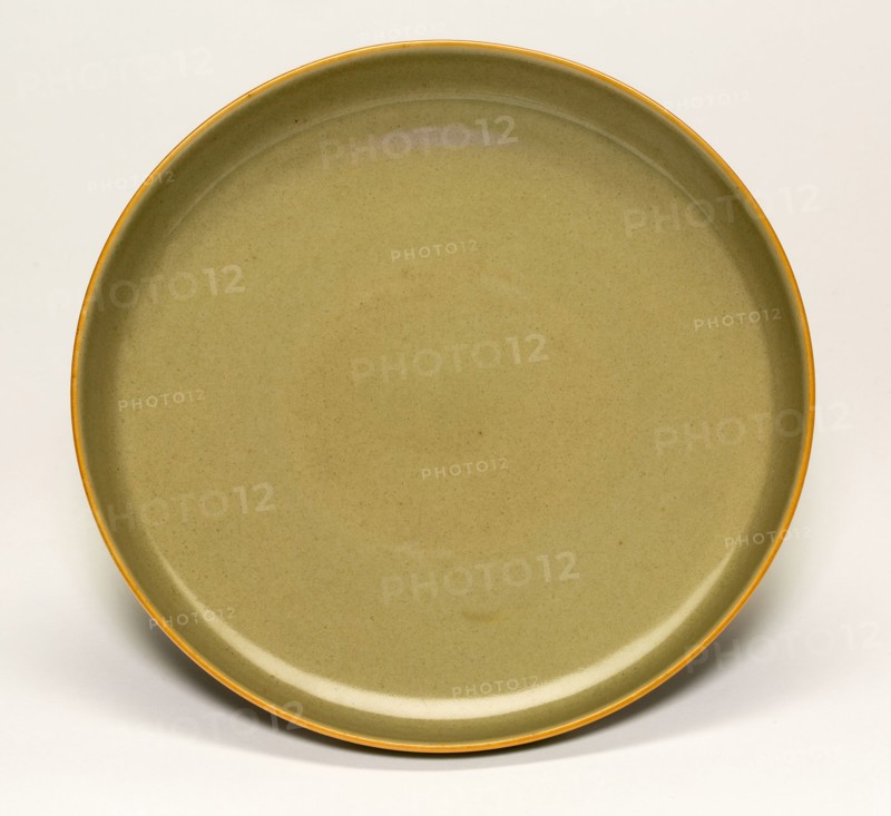 Yaozhou style glazed dish, Qing dynasty (1644–1911), Yongzheng reign mark and period (1723–1735), China, Porcelain, H. 3.4 × diam. 15.5 cm (1 5/16 × 6 1/8 in.)