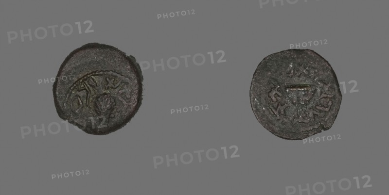 Coin Depicting a Bundle of Twigs, Hashmonean Dynasty (136–135 BC), reign of Simon Macccabeus, Judaean, Israel, Bronze, Diam. 2 cm, 5.11 g