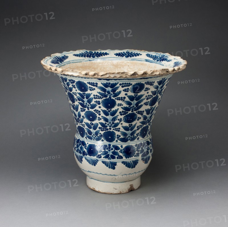 Urn, 1675/1700, Talavera poblana, Puebla, Mexico, Puebla, Tin-glazed earthenware, H. 35 cm (13 3/4 in.)