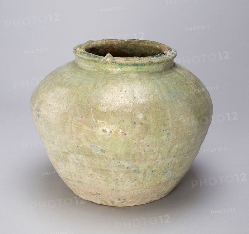 Jar, Eastern Han dynasty (A.D. 25–220), China, Earthenware with lead green glaze, H. 16.1 cm (6 5/16 in.), diam. 20.2 cm (7 15/16 in.)