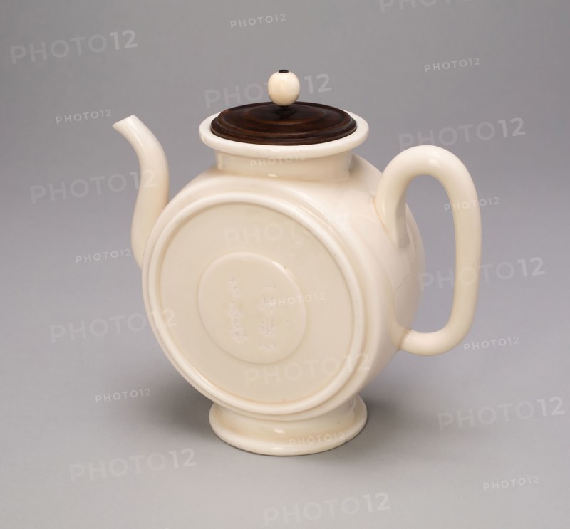 Flattened Teapot (Bianhu), Qing dynasty (1644–1911), mid–17th century, China, Dehua ware (blanc de chine), porcelain, H. 13 cm (5 1/8 in.), diam. 7.0 cm (2 3/4 in.)