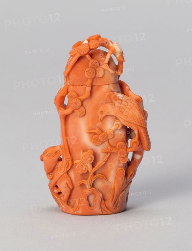 Tree-Shaped Snuff Bottle with a Hawk and Bear, Qing dynasty (1644–1911), 1850–1900, China, Coral with carved decoration, 5.3 × 4.7 × 1.6 cm (2 1/16 × 1 7/8 × 5/8 in.)