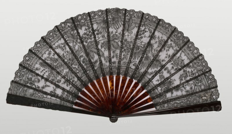 Fan, 1870/1890, France, tortoiseshell(?), ribs, slips, and guardsticks, silk, bobbin lace, 30.5 × 57.2 cm (12 × 22 1/2 in.)