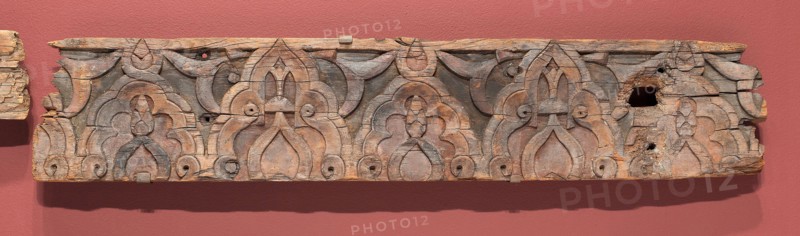 Fragment of an architectural molding, Marinid dynasty (1244–1465), 14th century, Morocco, Morocco, Wood with relief carving, 20.7 x 107.0 x 3.8 cm (8 3/16 x 42 1/8 x 1 1/2 in.)