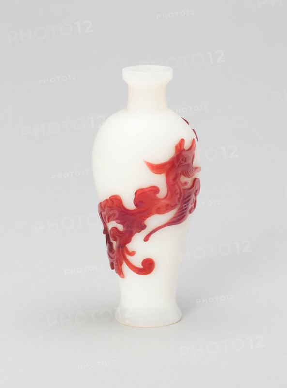 Meiping-Shaped Snuff Bottle with a Flying Phoenix, Qing dynasty (1644–1911), Qianlong reign mark and period (1736–1795), China, Glass, red overlay on white ground, H. 9.4 cm (3 11/16 in.), diam. 4.2 cm (1 5/8 in.)