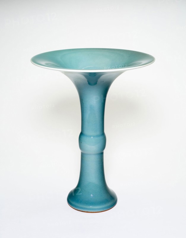 Gu-Shaped (Archaic Bronze Vessel) Vase, Qing dynasty (1644–1911), Yongzheng reign mark and period (1723–1735), China, Porcelain, H. 26.0 cm (10 1/4 in.), diam. 20.1 cm (7 15/16 in.)