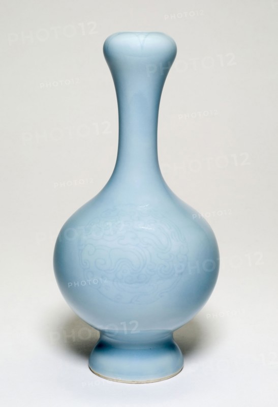 Bulbous-Shaped Vase and Dragon Design, Qing dynasty (1644–1911), Qianlong reign mark and period (1736–1795), China, Porcelain with clair de lune glaze, H. 14.8 cm (5 13/16 in.), diam. 7.3 cm (2 7/8 in.)