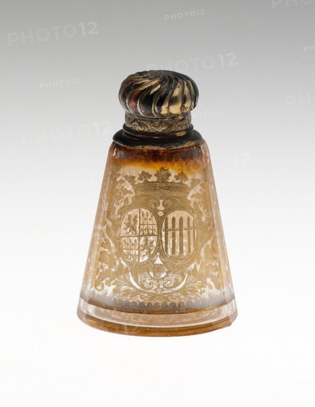 Flask, c. 1730, Bohemia, Czech Republic, Bohemia, Glass with engraved gold leaf decoration, 8.6 × 5.6 cm (3 3/8 × 2 3/16 in.)
