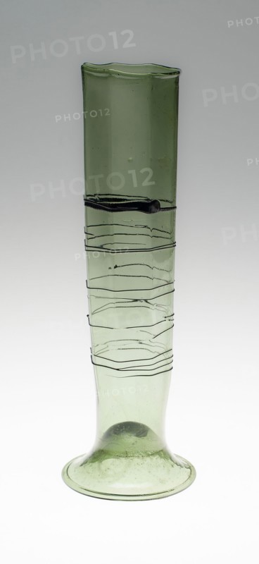Beaker (Passglas), 1600/25, Dutch, Flemish, or German (Rhenish), Rhineland, Green glass, H. 26.8 × 8.9 cm (10 9/16 × 3 1/2 in.)