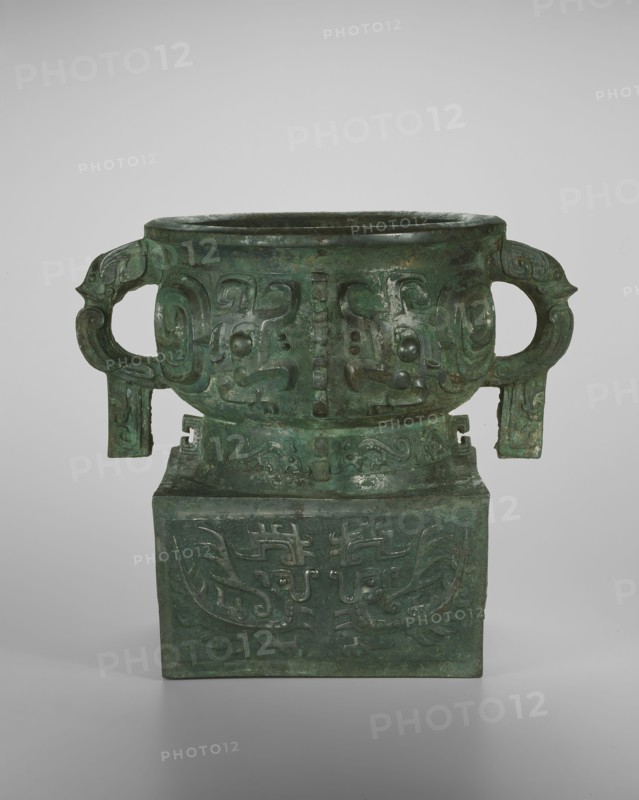 Food container, Western Zhou dynasty ( 1046–771 BC ), 2nd half of 11th century BC, China, Bronze, H. 27.0 cm (10 3/4 in.), diam. at lip: 22.2 cm (8 3/4 in.)