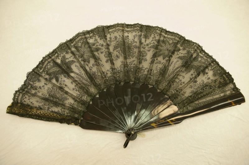 Fan, 1870/1890, France, tortoiseshell(?), ribs, slips, and guardsticks, silk, bobbin lace, lined with silk, gauze weave, 30.48 × 53.34 cm (12 × 21 in.)