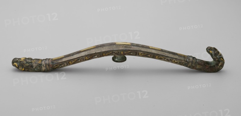 Garment Hook (Daigou), Eastern Zhou dynasty, Warring States period (480–221 B.C.), late 4th/3rd century B.C., China, Bronze inlaid with gold and silver, 19.4 × 1.3 cm (7 1/2 × 1/2 in.)