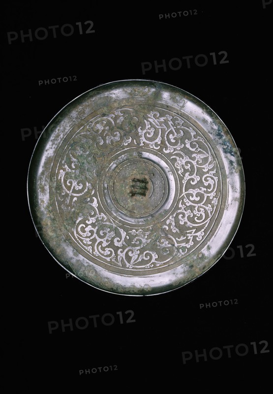 Mirror with Dragon Arabesques, Eastern Zhou dynasty, Warring States period or early Western Han dynasty, 3rd/2nd century B.C., China, probably from Hunan province, China, Bronze, Diam. 16 cm (6 5/16 in.), Thickness: 0.5 cm (3/8 in.)