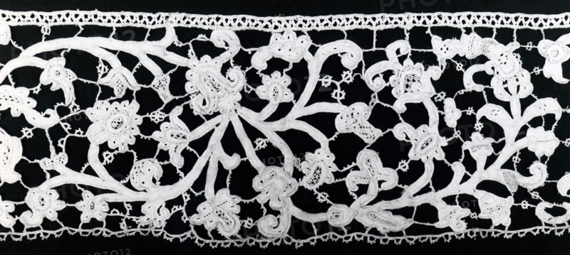 Border, 1775/1800, Europe, Europe, Linen, needle lace with woven tapes, 9.8 × 63.6 cm (3 7/8 × 25 in.)