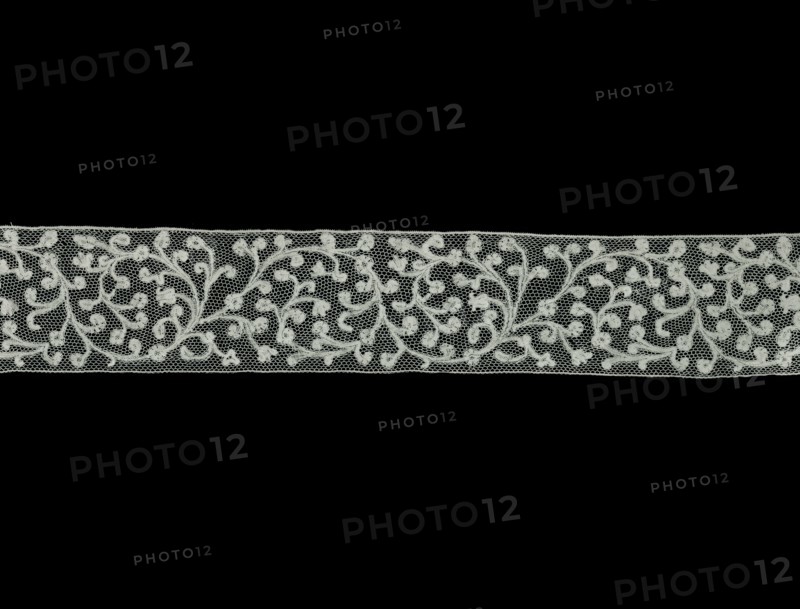Border, 1675/1700, Flanders, Flanders, Linen, bobbin part lace, 14.3 × 311.2 cm (5 5/8 × 122 1/2 in.)