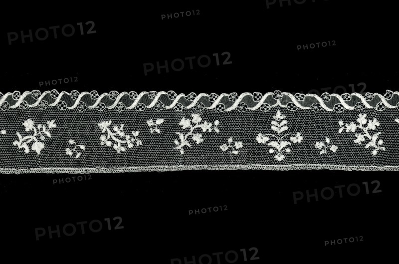 Border, 1780s/90s, France, Linen, needle lace of a type known as "Point d'Argentan" with buttonholed mesh ground, 8.2 × 159.1 cm (3 1/4 × 62 5/8 in.)