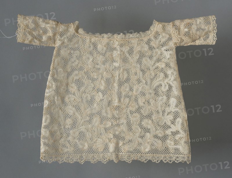 Image Robe (For Christ Child Statue), 1725/1800, Italy, Linen, bobbin part lace, trimmed with three different types of straight lace, 23.4 x 32.6 cm (9 1/4 x 12 7/8 in.)