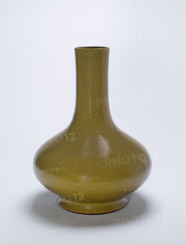 Bottle-Shaped Vase, Qing dynasty (1644–1911), Qianlong reign mark and period (1736–1795), China, Porcelain with tea dust glaze, H. 32.9 cm (12 15/16 in.), diam. 20.4 cm (8 in.)