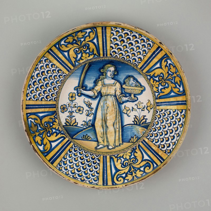 Display Plate with Judith Holding the Head of Holofernes, 1500/1530, Italian, Deruta, Deruta, Tin-glazed earthenware with copper luster (maiolica), Diameter: 38.7 cm (15 1/4 in.), H: 8.3 cm (3 1/4 in.)