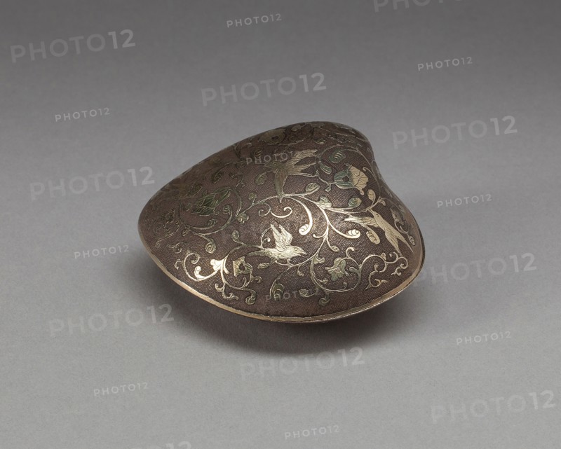 Box in the Form of a Clamshell, Tang dynasty (618–907 A.D.), c. 700/50, China, Silver with parcel gilding