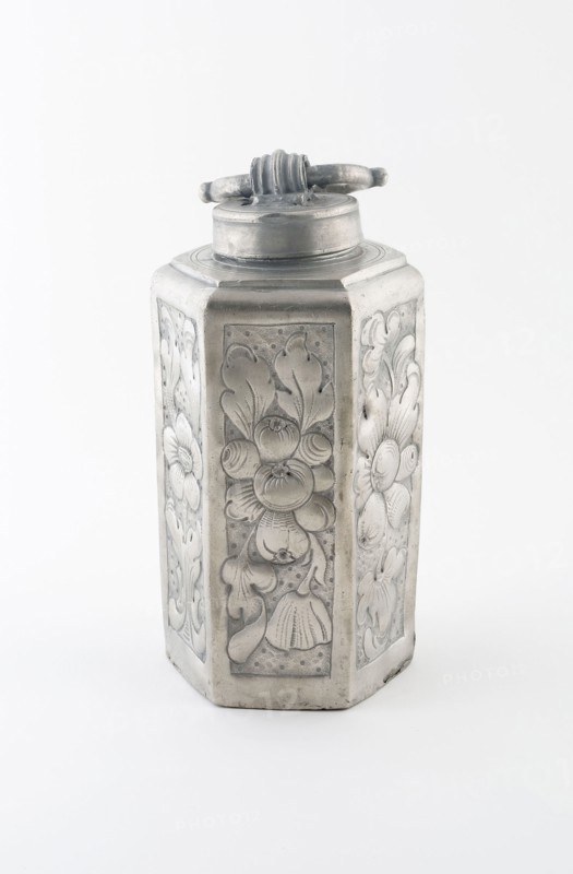 Wine Can, 18th century, C.F.S., Nuremberg, Germany, Nuremberg, Pewter, 26 x 12.1 cm (10 1/4 x 4 3/4 in.)