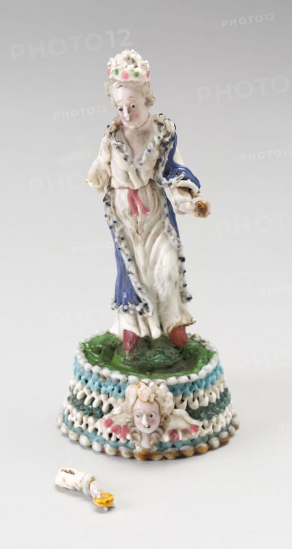 Queen, 1700/50, Nevers, France, Glass, lampwork (verre de Nevers), metal armature, H. 8.9 cm (3 1/2 in.)