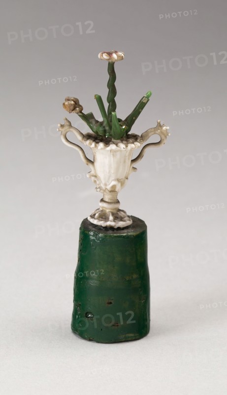 Urn with Flowers, 18th century, Nevers, France, Glass, lampwork (verre de Nevers), metal armature, H. 8.1 cm (3 3/16 in.)