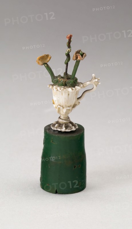 Urn with Flowers, 18th century, Nevers, France, Glass, lampwork (verre de Nevers), metal armature, H. 7.6 cm (3 in.)