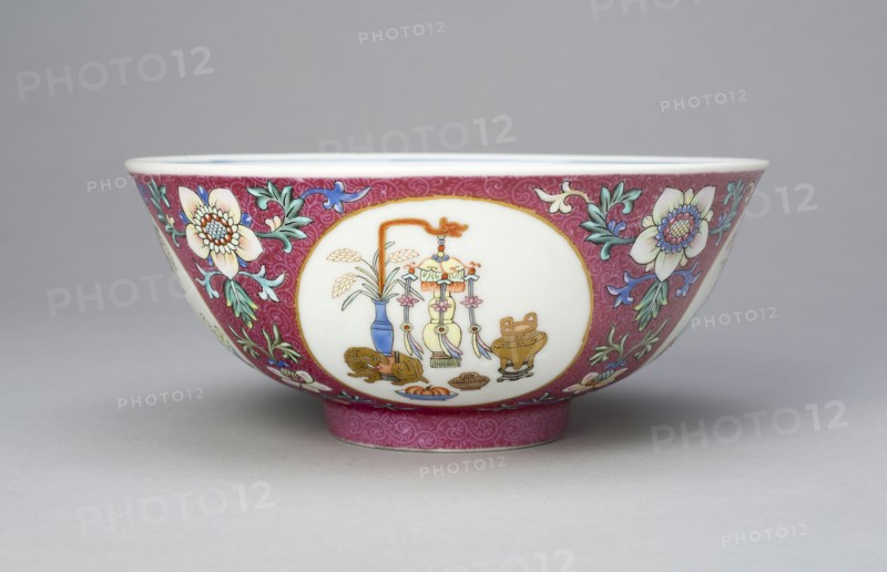 Ruby-Ground Medallion Bowl, Qing dynasty (1644–1911), Daoguang reign mark and period (1821–1850), China, Porcelain painted in underglaze blue and overglaze enamels, H. 6.5 cm (2 9/16 in.), diam. 14.8 cm (5 13/16 in.)