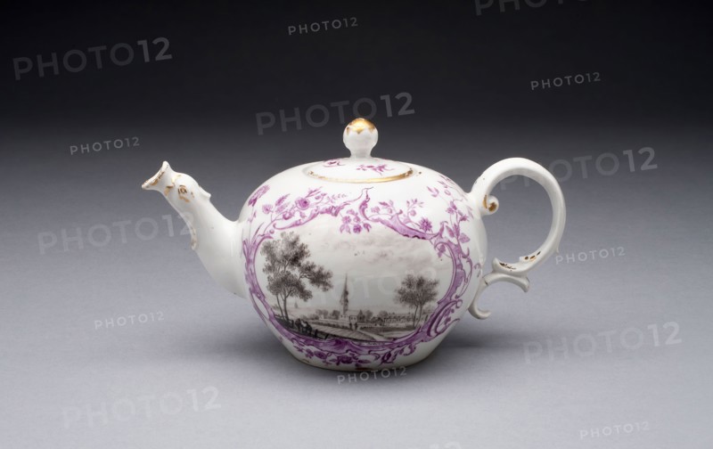 Teapot, c. 1770, Fürstenberg Porcelain Factory, German, founded 1747, Fürstenberg, Hard-paste porcelain, H. 9.5 cm (3 3/4 in.)